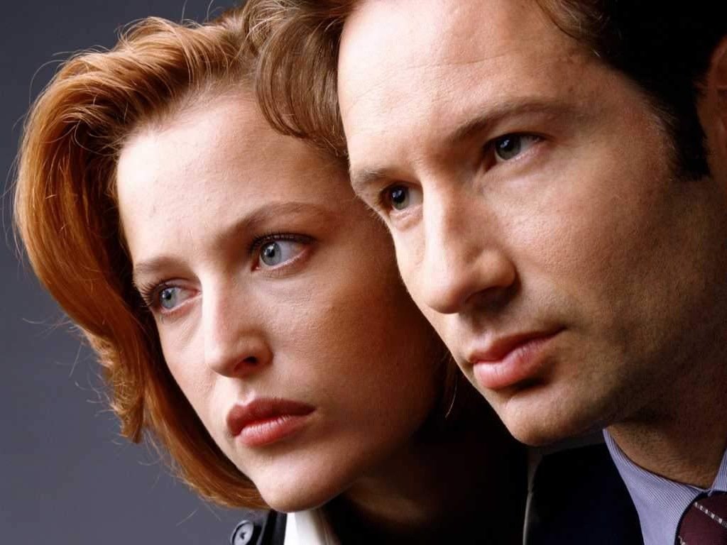 dana scully fox mulder fight the future closeup