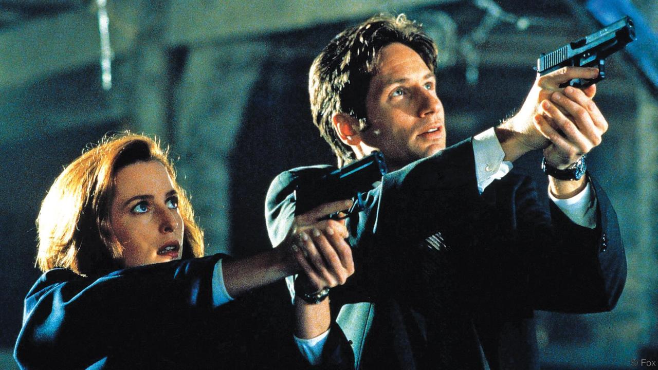 dana scully fox mulder with guns