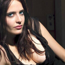 EVA GREEN Stars who has no problems UNDRESSING on SCREEN