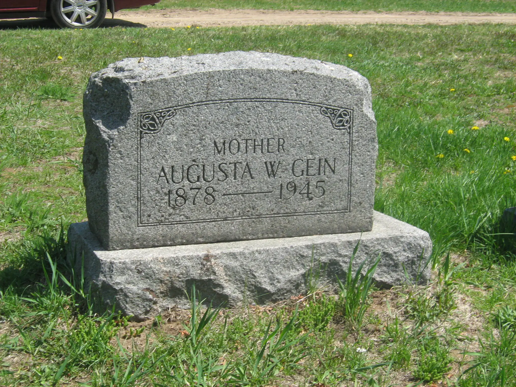 Psycho Augusta Gein's Grave