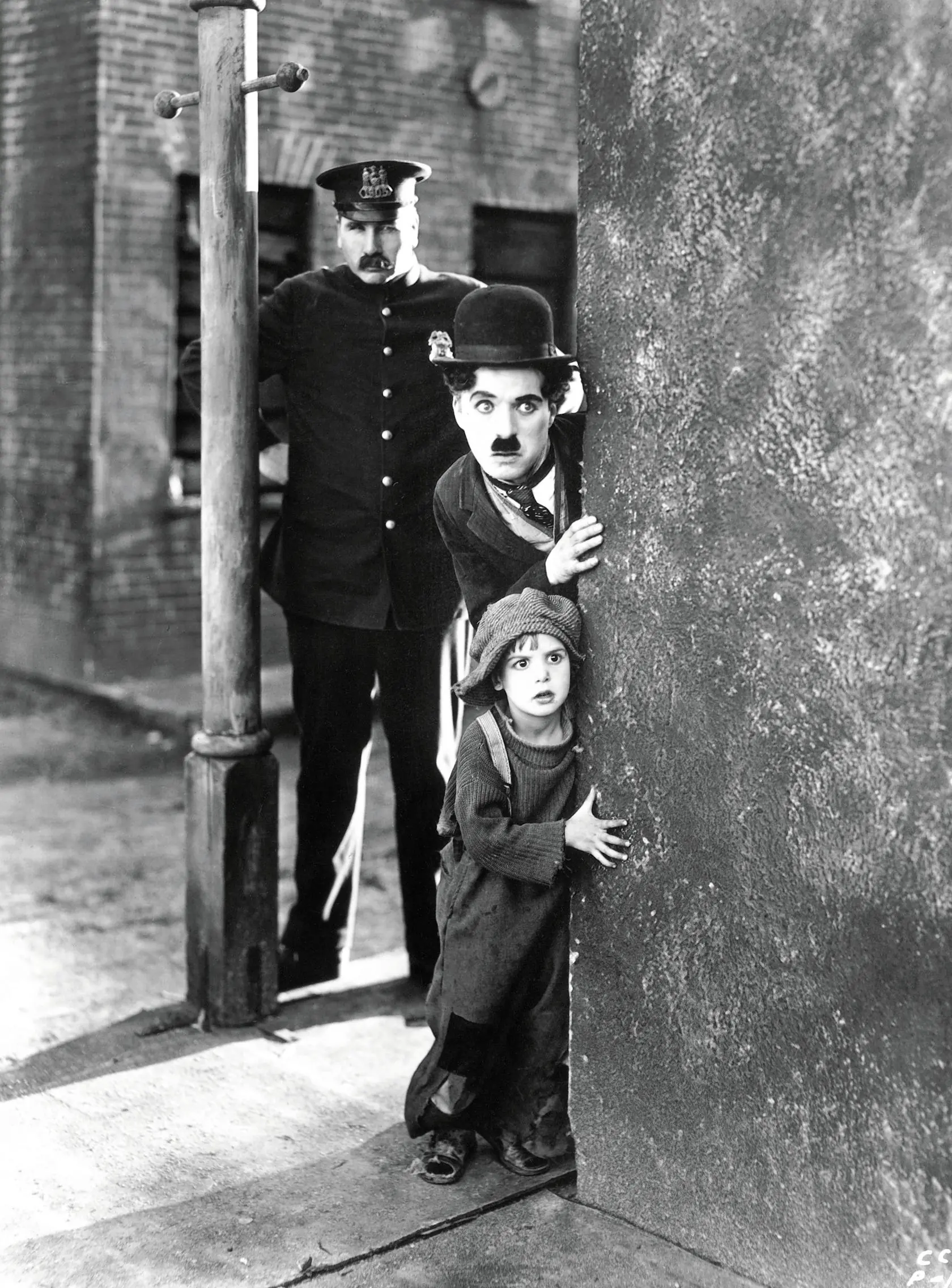 Charlie Chaplin and Jackie Coogan in The Kid