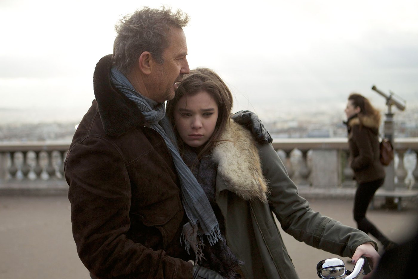 3 DAYS TO KILL KEVIN COSTNER HAILEE STEINFELD