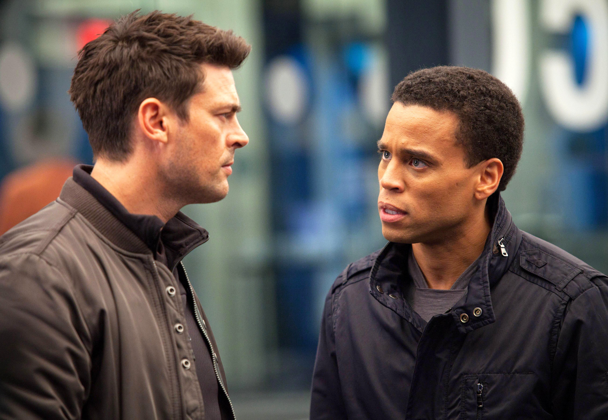 ALMOST HUMAN Karl Urban Michael Ealy