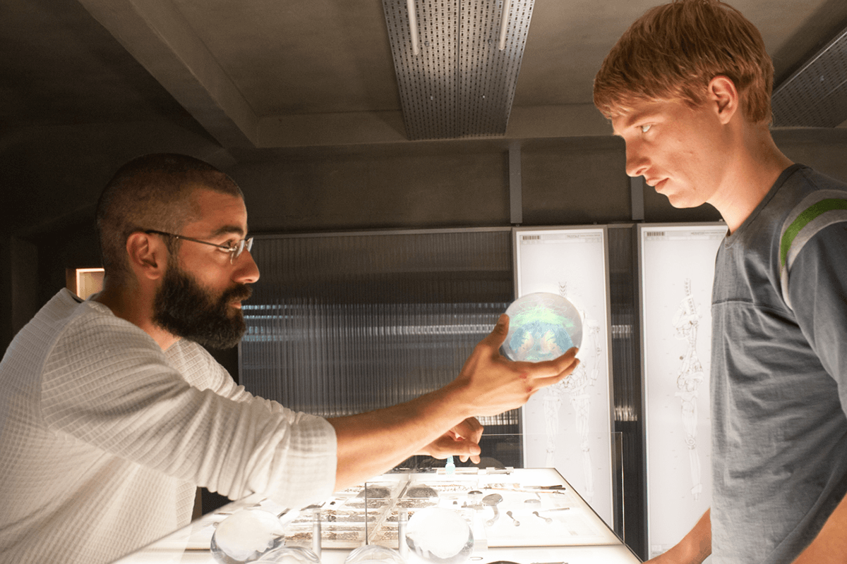 ex machina domhnall gleeson oscar isaac