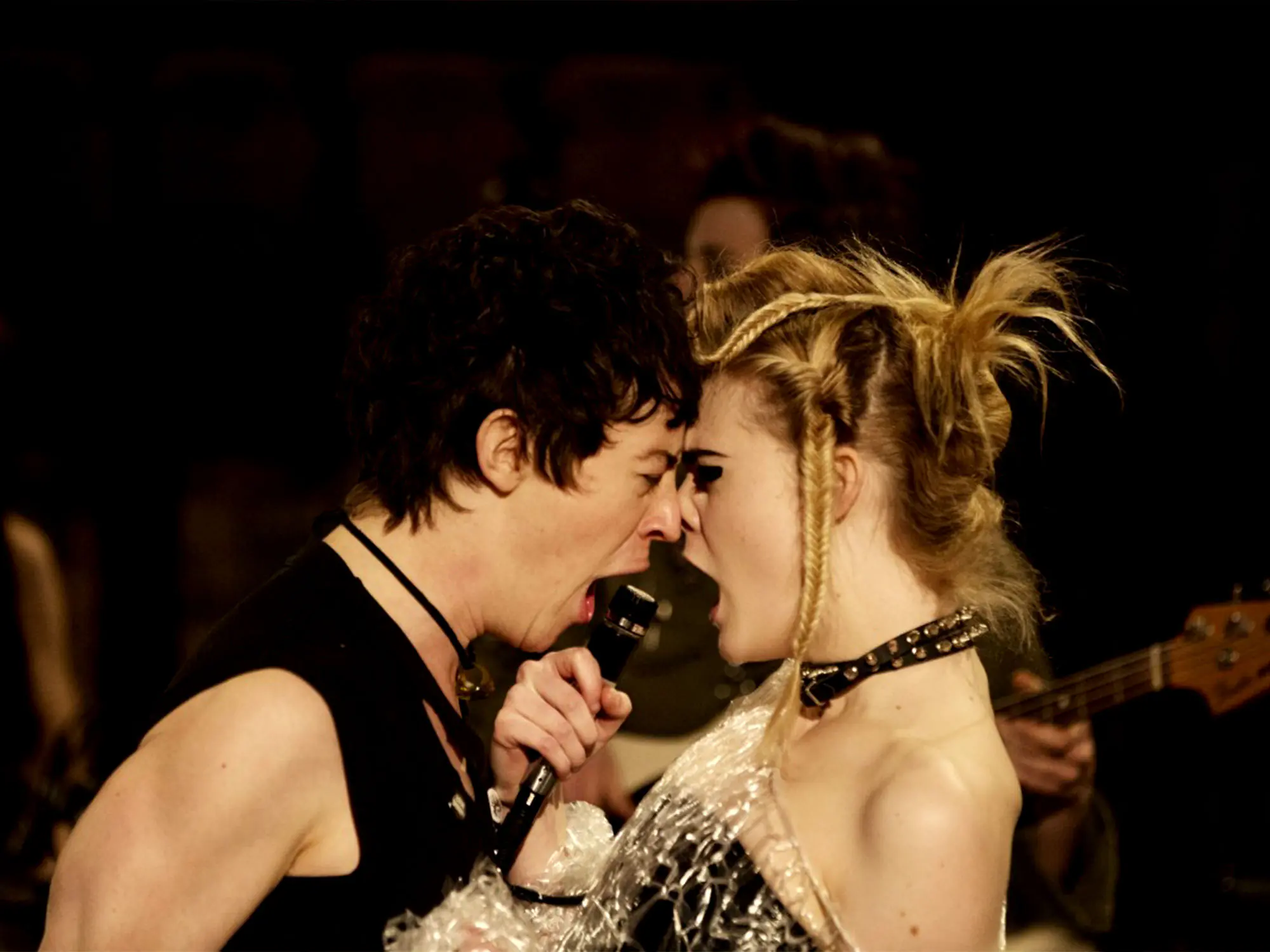 HOW TO TALK TO GIRLS AT PARTIES. Gaiman's Aliens in London