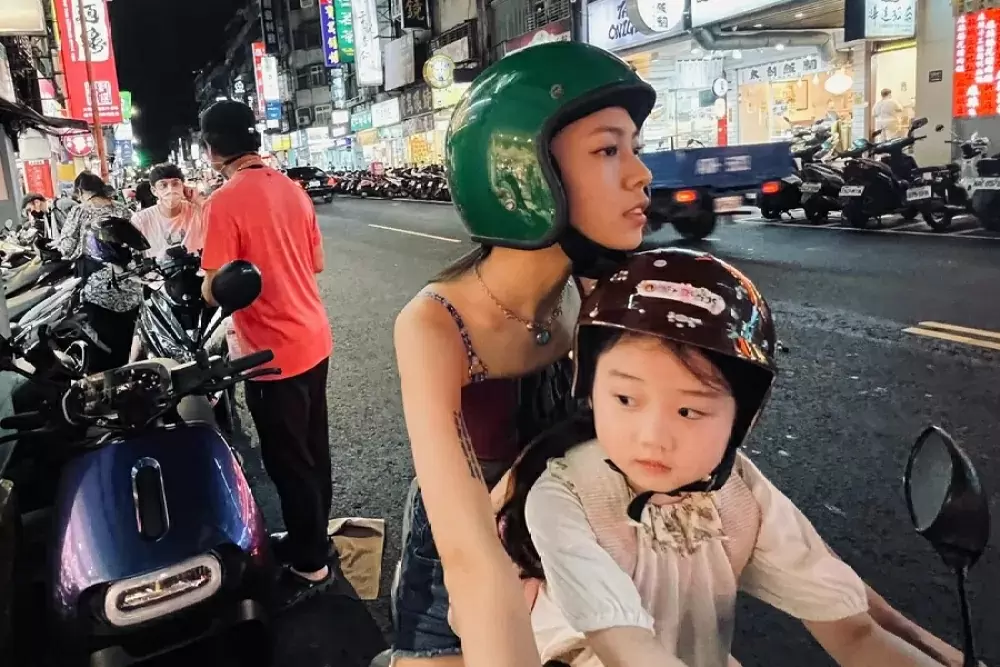 LEFT-HANDED GIRL. Mothers and Daughters in Taipei [REVIEW]