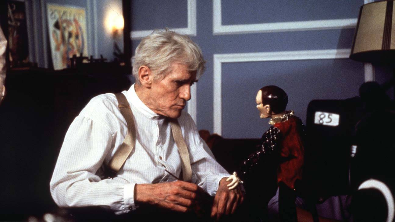 Puppet master William Hickey