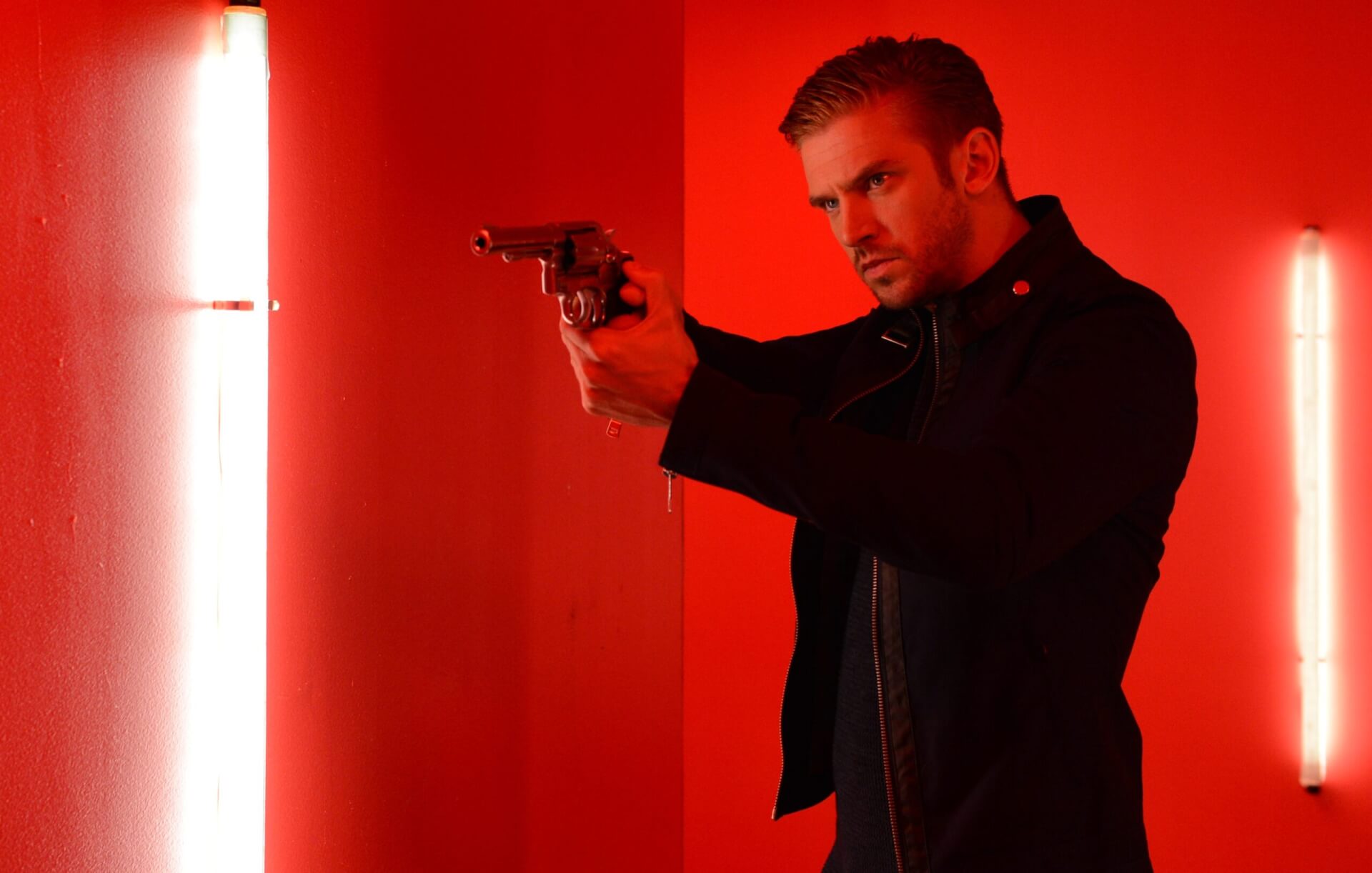 THE GUEST. A thriller straight from the 80s that will surprise fans of the VHS era cinema