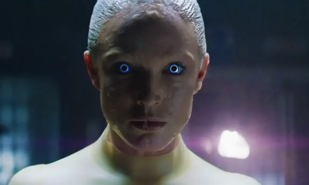 THE MACHINE. Intimate science fiction drawing heavily from "Ghost in the Shell" and "Blade Runner"
