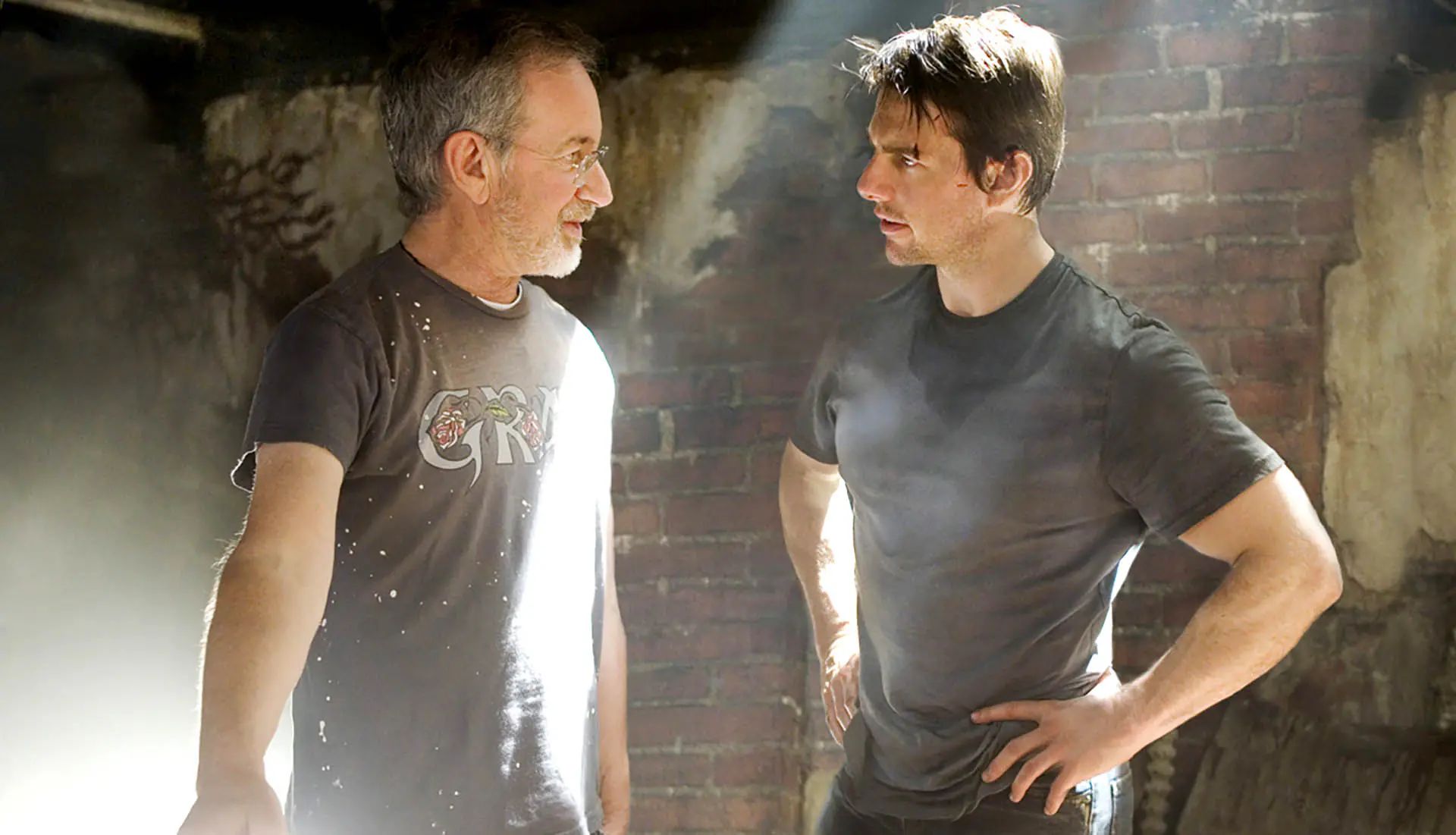 Steven Spielberg and Tom Cruise on the set of War of the Worlds